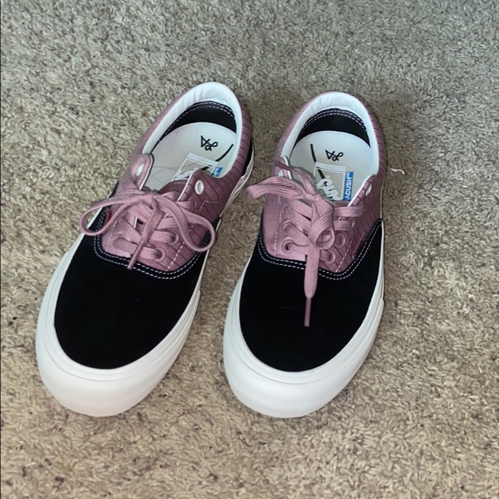 Vans “Lizzie Armanto” skate pros